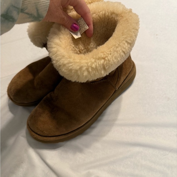 Cozy Tan ugg Boots - Picture 7 of 8
